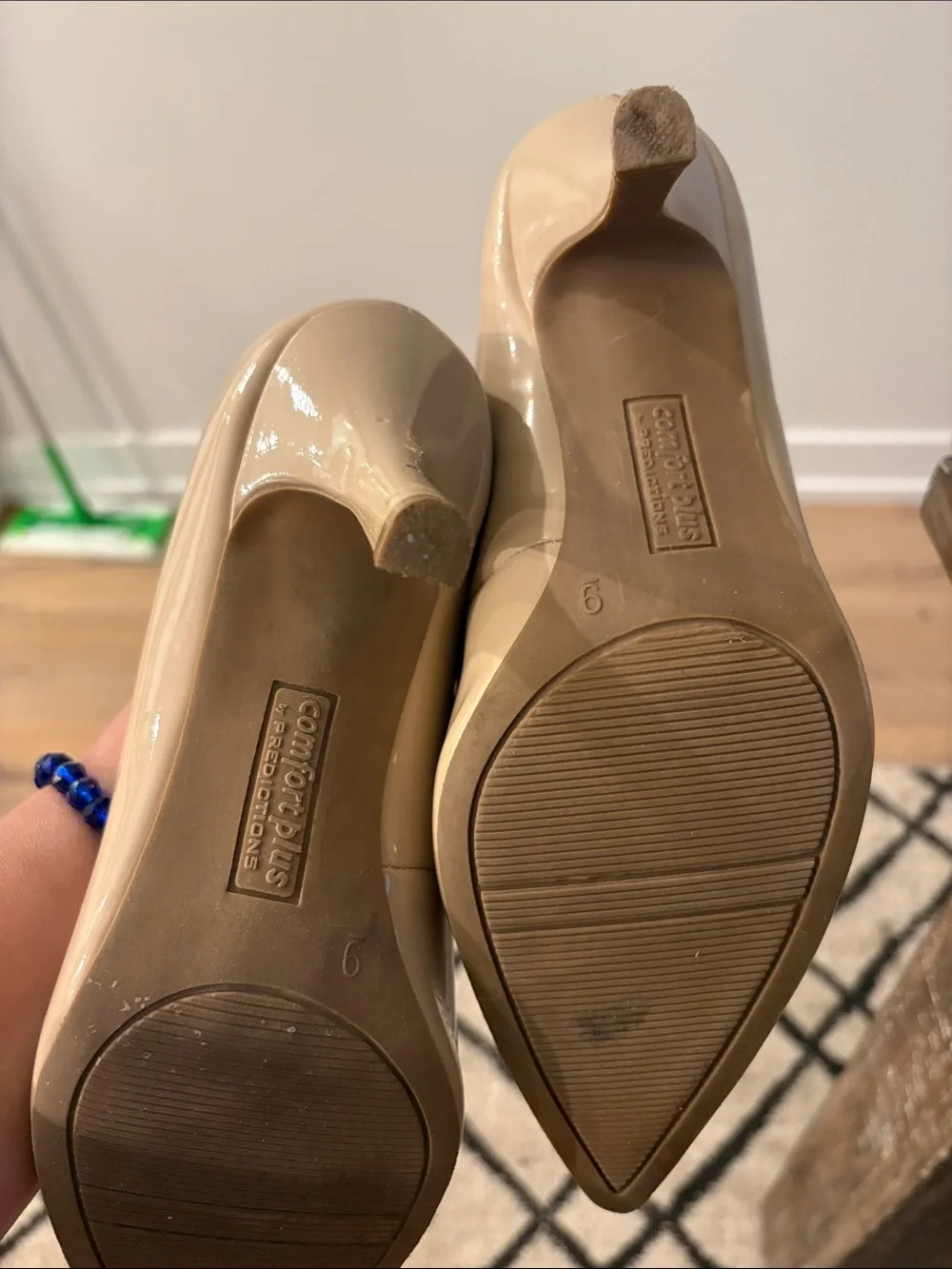 Bundle! Beige Patent Pointed-Toe Pumps - Picture 4 of 4